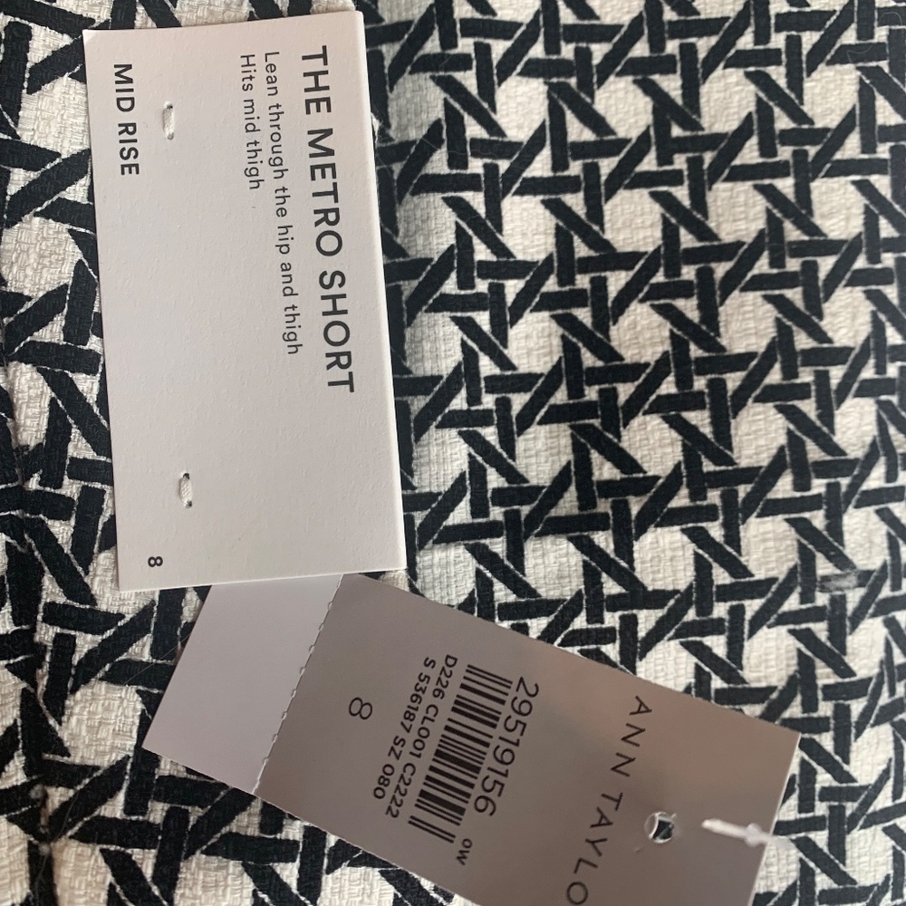NWT Ann Taylor Metro Shorts Mid Rise Size 8 - Picture 2 of 3